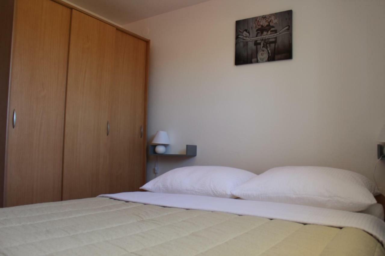 Apartman Leni Nin Exteriör bild