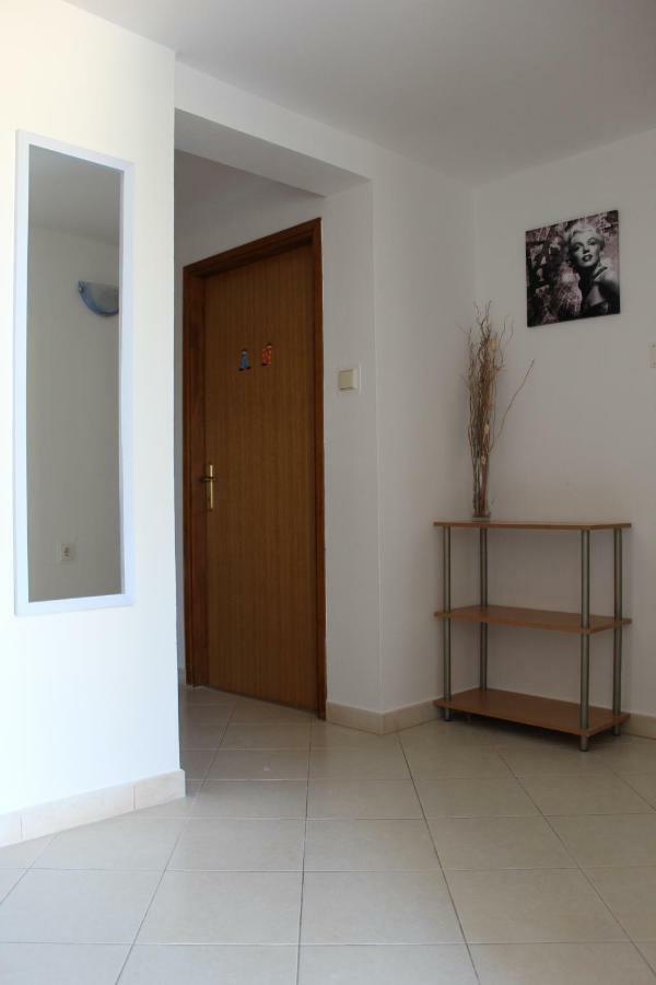 Apartman Leni Nin Exteriör bild